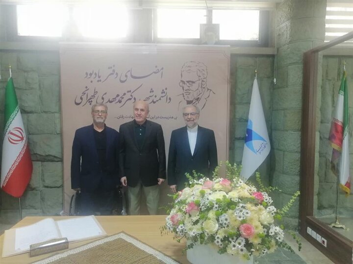 دفتر یادبود شهید دکتر طهرانچی توسط رئیس سازمان امور دانشجویان امضا شد