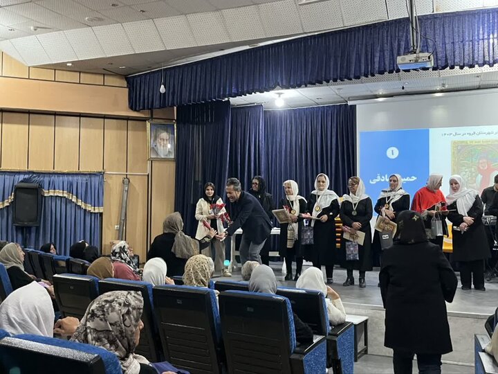 پویش ملی «رز مهربانی» ویژه تکریم سالمندان در قروه اجرا شد