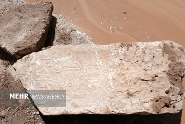 کشف کتیبههای تاریخی در فریدونشهر