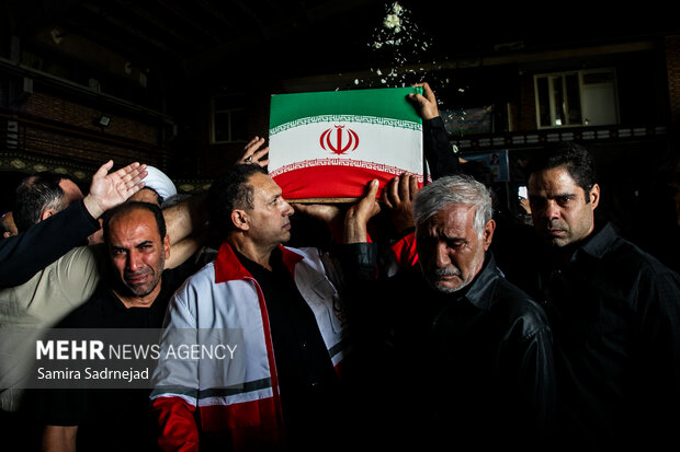 تشییع پیکر شهدای خلبان سانحه هوایی اشترانکوه 17