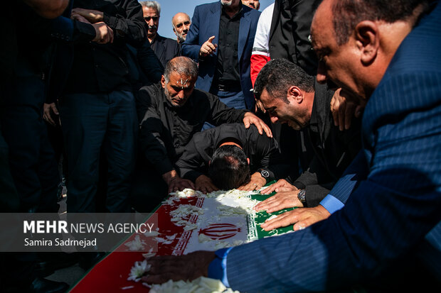 تشییع پیکر شهدای خلبان سانحه هوایی اشترانکوه 19