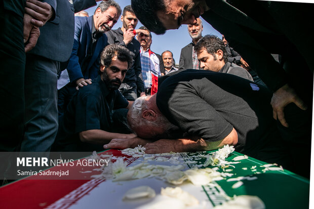 تشییع پیکر شهدای خلبان سانحه هوایی اشترانکوه 23