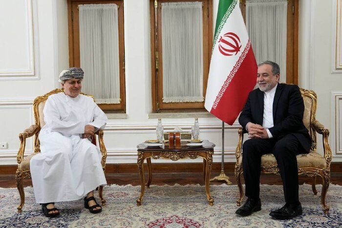 Iran FM Araghchi receives outgoing Oman, UAE envoys in Tehran