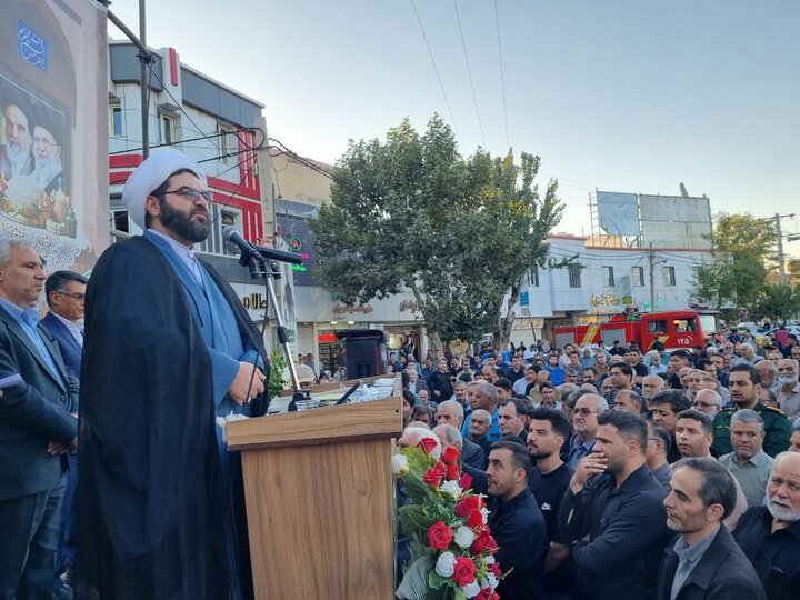 امام جمعه قروه: خون شهدا ریشه فتنه را خواهد سوزاند امام جمعه قروه: خون شهدا ریشه فتنه را خواهد سوزاند