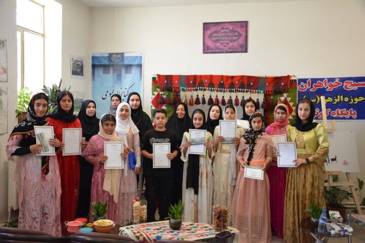 کتابخانه استقلال قزانچی کانون نشاط و رشد فرهنگی روستا است کتابخانه استقلال قزانچی کانون نشاط و رشد فرهنگی روستا است