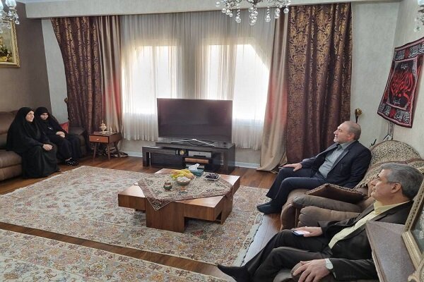 تجلیل دبیرکل ستاد مبارزه با موادمخدر از خانواده شهدای فراجا
