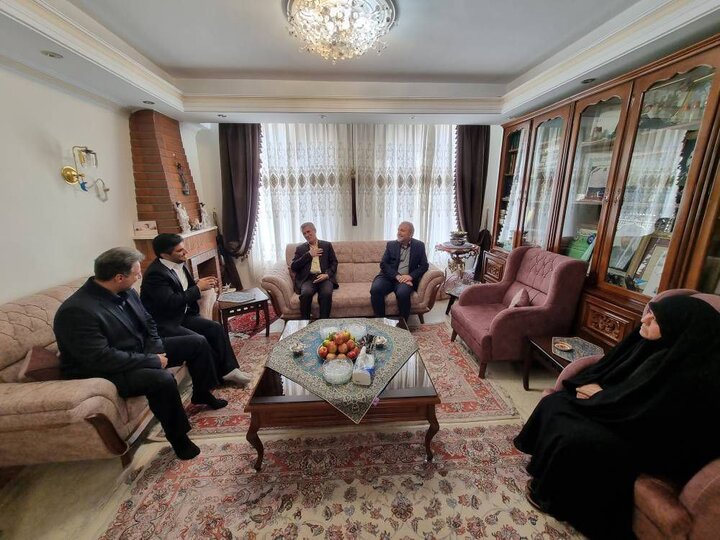 تجلیل دبیرکل ستاد مبارزه با موادمخدر از خانواده شهدای فراجا