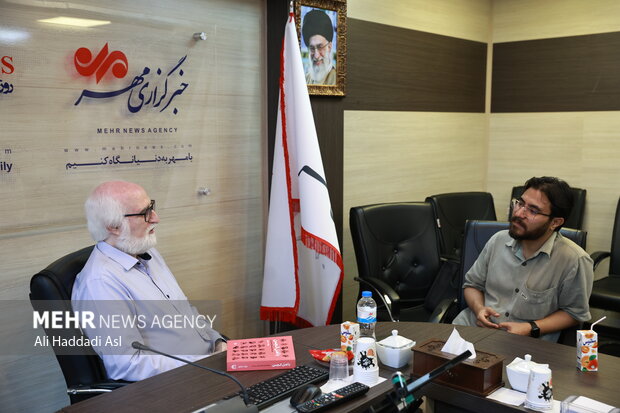 ۲۳ شاعر، یک کتاب و هزار تجربه؛ چرا «با اهل انجمن» مهم است؟