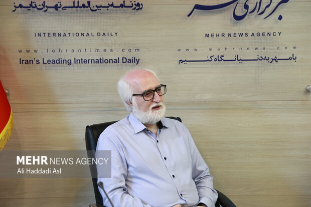 ۲۳ شاعر، یک کتاب و هزار تجربه؛ چرا «با اهل انجمن» مهم است؟