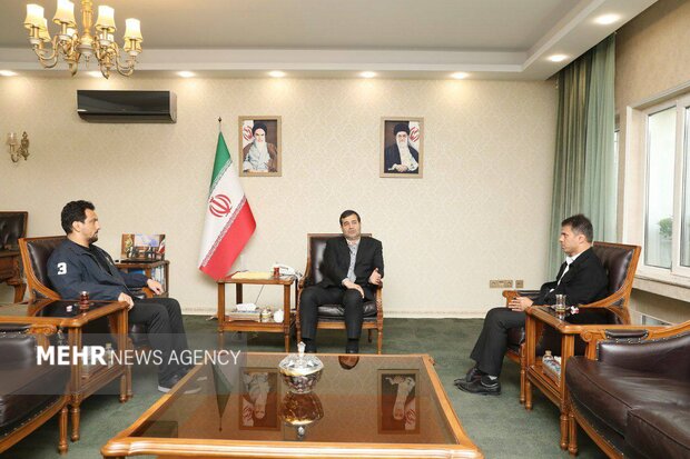 دیدار سرمربیان تیم های ملی کشتی ایران با وزیر ورزش