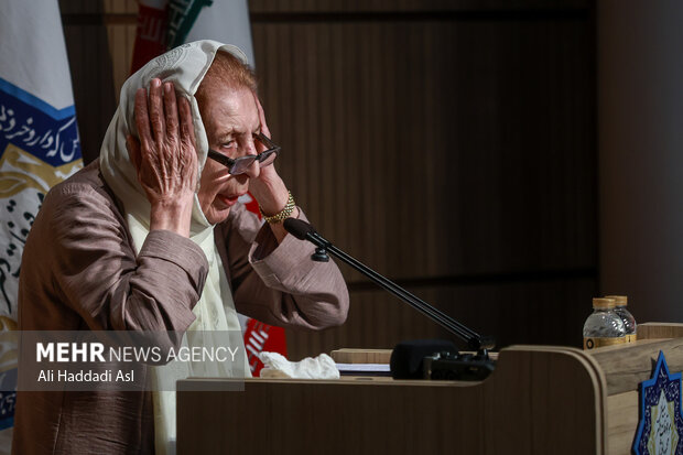 شفیعی کدکنی: ایرج افشار نماینده جهان ایرانی در صد سال اخیر است