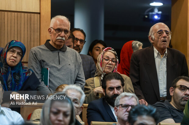 شفیعی کدکنی: ایرج افشار نماینده جهان ایرانی در صد سال اخیر است