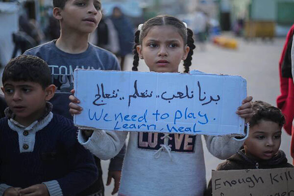 روز جهانی کودک؛ هر ۴۰ دقیقه خورشید کودکی در غزه غروب میکند