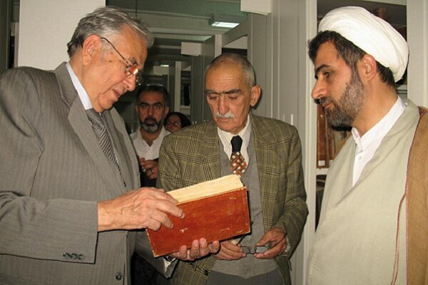 ایرج افشار، آنگونه که من دیدم