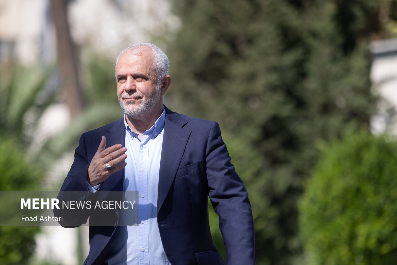 وزیر راه بر اختصاص زمین مناسب برای ساخت مسکن ایثارگران تأکید دارد وزیر راه بر اختصاص زمین مناسب برای ساخت مسکن ایثارگران تأکید دارد