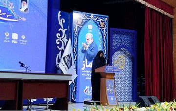 همسر شهید رشید: نماز ستون تربیت و راز عاقبت‌ به‌ خیری است