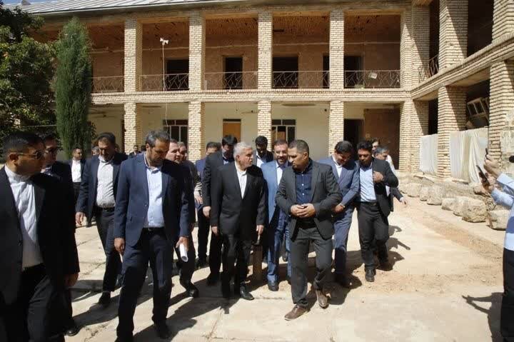 بازدید وزیر میراث فرهنگی از اقامتگاه تاریخی «تجلی پروانک» سپیدان فارس