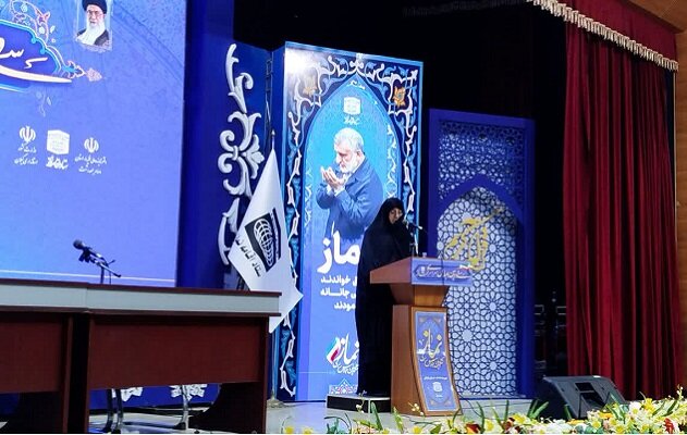 همسر شهید رشید: نماز ستون تربیت و راز عاقبت‌ به‌ خیری است