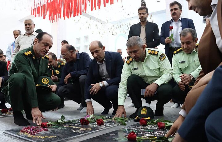 مراسم غبارروبی قبور مطهر شهدای خلیج فارس برگزار شد مراسم غبارروبی قبور مطهر شهدای خلیج فارس برگزار شد