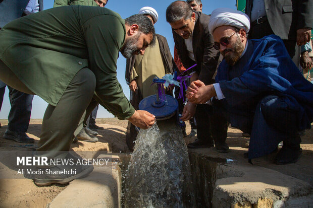 افتتاح طرح های عمرانی و ورزشی و برپایی جشن روستا در سرخس