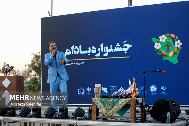 جشنواره بادام در سامان