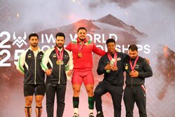 Iran’s Moeini snatches silver at 2025 World Weightlifting Championships