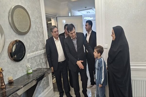 وزیر ورزش وجوانان از زیرساخت های ورزشی مهاباد بازدید کرد