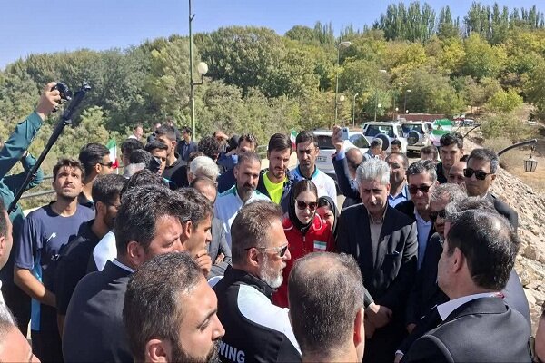 وزیر ورزش وجوانان از زیرساخت های ورزشی مهاباد بازدید کرد