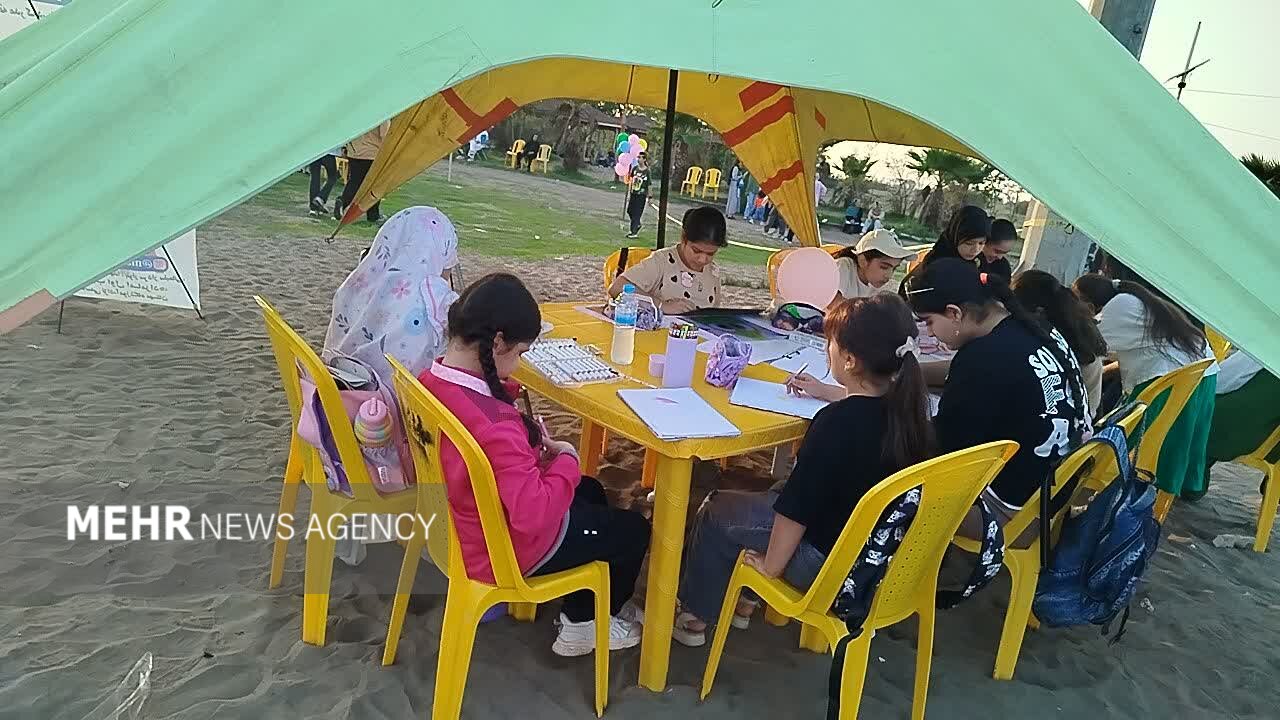 جشنواره بادبادکها به مناسبت هفته ملی کودک در بندر کیاشهر برگزار شد