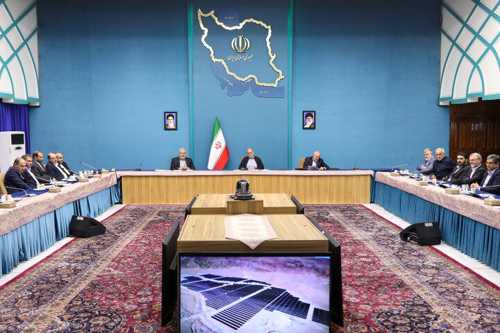 Pezeshkian urges rapid solar power plants' expansion in Iran
