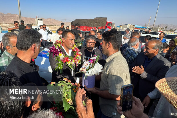 استقبال از حمیدرضا براتی قهرمان کیک‌بوکسینگ جهان در سورمق فارس