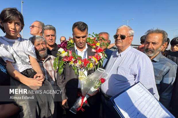 استقبال از حمیدرضا براتی قهرمان کیک‌بوکسینگ جهان در سورمق فارس