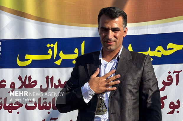استقبال از حمیدرضا براتی قهرمان کیک‌بوکسینگ جهان در سورمق فارس