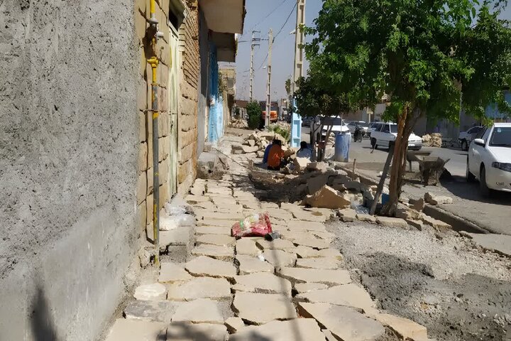 سنگ فرش غیر اصولی در بافت تاریخی دهدشت؛طرحی که شروع نشده متوقف شد سنگ فرش غیر اصولی در بافت تاریخی دهدشت؛طرحی که شروع نشده متوقف شد