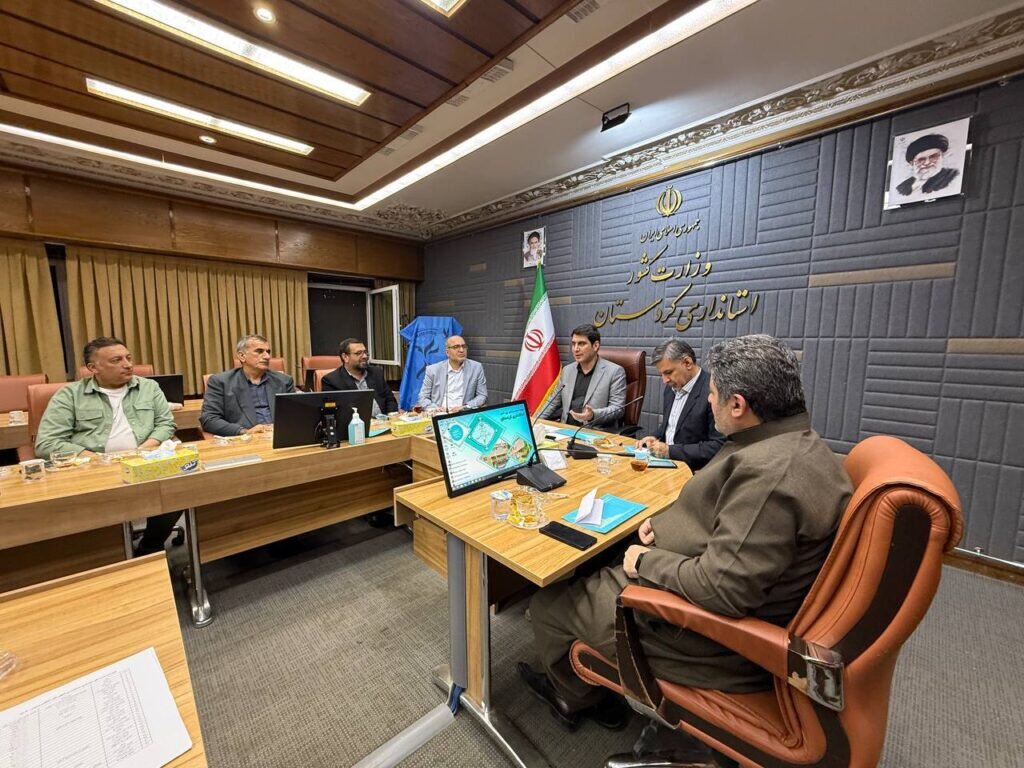 رونمایی از پوستر هجدهمین جشنواره بین‌المللی تئاتر خیابانی مریوان