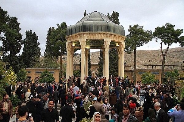 Fars Edebiyatı'nın en ünlü şairi Hâfız-ı Şirâzî anılıyor