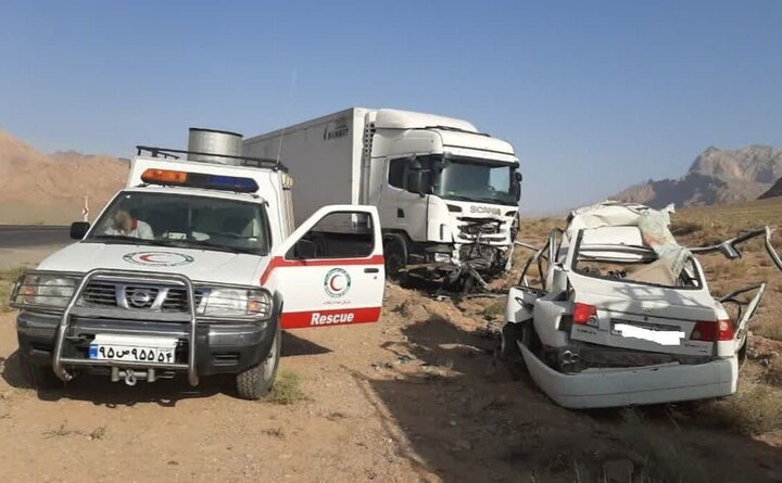 حاجیلری: تصادف سمند با کامیون در گالیکش؛ ۴ نفر مصدوم شدند
