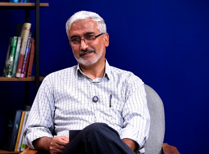 همبستگی روزهای جنگ، دفاع هویتی بود؛ امنیت ملی فقط در دست نظامیان نیست همبستگی روزهای جنگ، دفاع هویتی بود؛ امنیت ملی فقط در دست نظامیان نیست