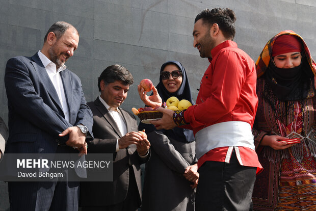 گرامیداشت روز ملی روستا و عشایر در آرامگاه فردوسی برگزار شد گرامیداشت روز ملی روستا و عشایر در آرامگاه فردوسی برگزار شد
