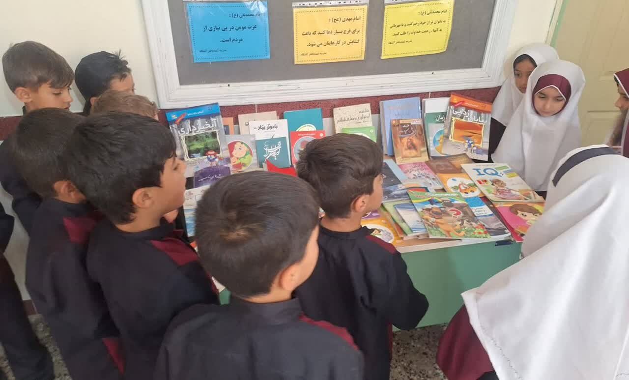 فرخی: ۱۰۰ جلد کتاب به کتابخانه‌ مدرسه سرعین اهدا شد