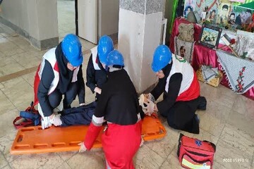 قبادی: مانور پاسخ هلال احمر به زلزله ۶ ریشتری در شهرستان نیر برگزار شد