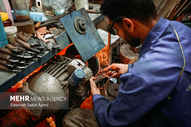 مشاغل سنتی در راسته بازار کهنه قم