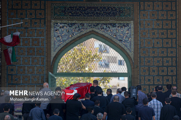 مراسم تشییع والده مداح اهل بیت (ع) سید مجید بنی فاطمه