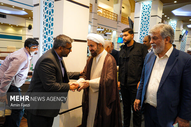 رونمایی از دو کتاب مرحوم آیت الله حائری شیرازی در حرم شاهچراغ