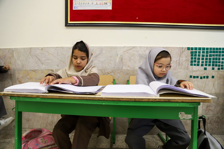 لمس دانایی؛ مسیر یادگیری کودکان نابینا در مشهد