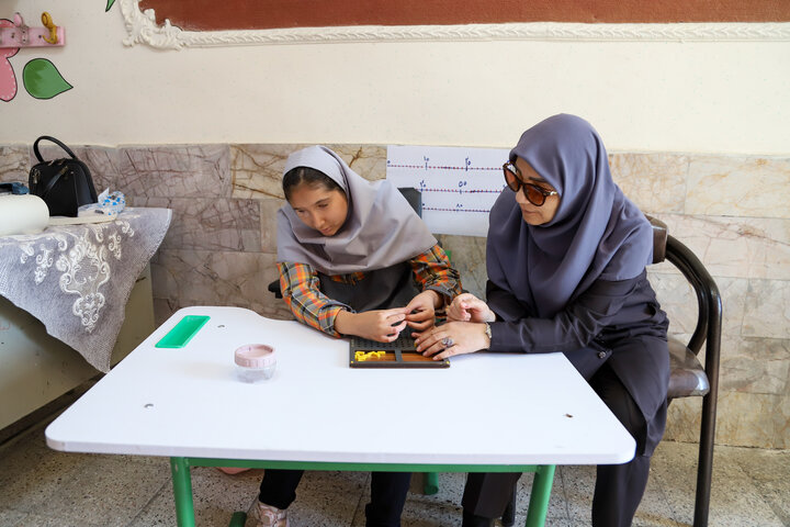 لمس دانایی؛ مسیر یادگیری کودکان نابینا در مشهد