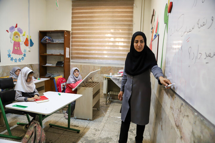 لمس دانایی؛ مسیر یادگیری کودکان نابینا در مشهد