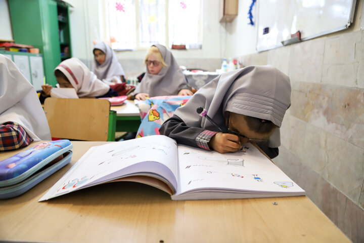 لمس دانایی؛ مسیر یادگیری کودکان نابینا در مشهد