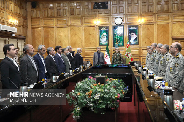 نشست اعضای کمیسیون امنیت ملی مجلس شورای اسلامی با فرمانده کل ارتش