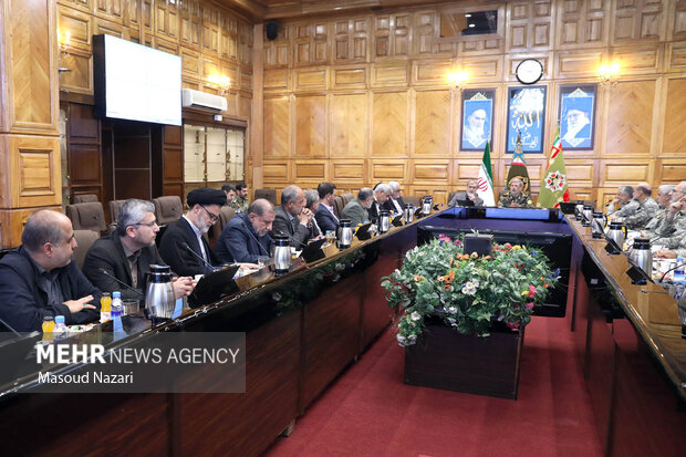 نشست اعضای کمیسیون امنیت ملی مجلس شورای اسلامی با فرمانده کل ارتش